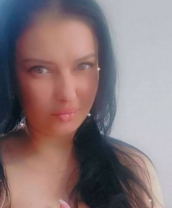 Со мной ты окунешься в мир удовольствий и наслаждений. У меня опыт и талант удовлетворить твои самые горячие фантазии 🔥💦. Обладая идеальной внешностью, я готова поразить тебя своими эластичными формами и сексуальными навыками. Мои услуги всегда на высшем уровне - глубокий минет, экспресс программы, классический секс и многое другое. Мои отзывы говорят сами за себя 😘. Звони мне, и мы устроим настоящий мультиоргазмический фейерверк страсти! Фото 100% реальные, обещаю не разочаровывать. Давай встретимся и развлечемся по-настоящему в Москве! 🌇 Вероника